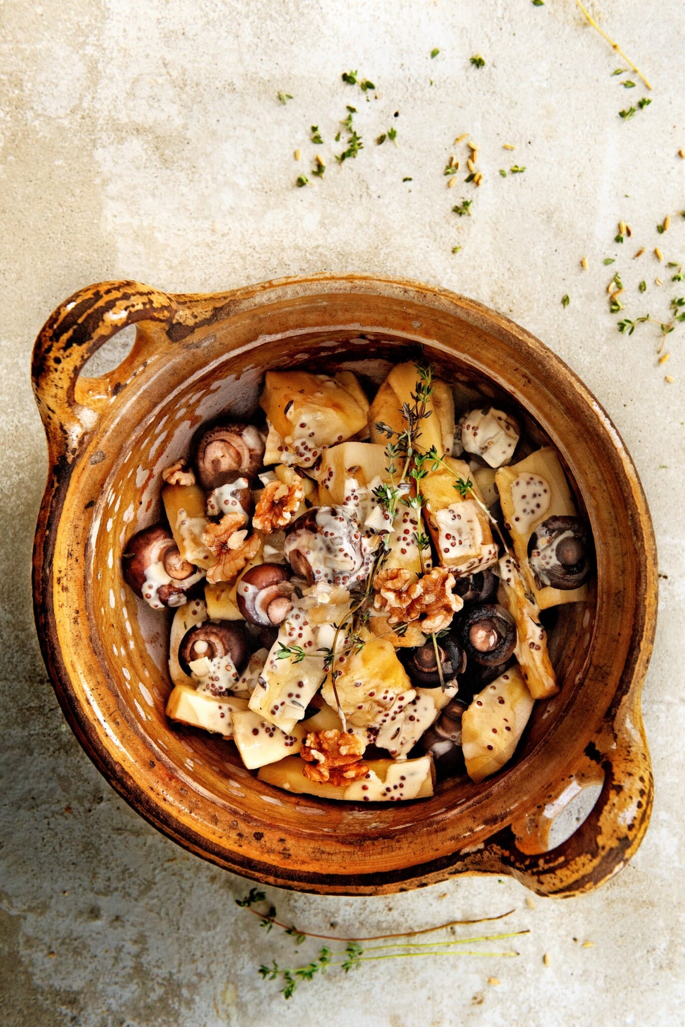 Pastinaakstoof  met kastanje-champignons & walnoten