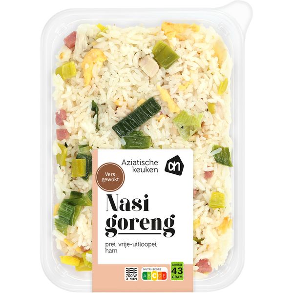 Nasi/Bami Goreng met sate en pindasaus