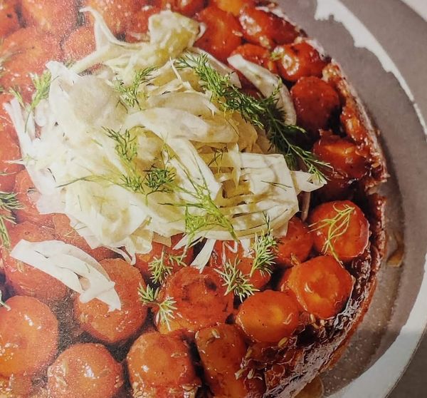 Tarte tatin van wortels en sjalotjes
met venkelsalade