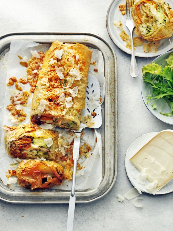 Geitenkaasstrudel met flinterdunne courgette en sjalotchutney