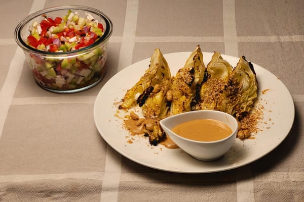 Kachumber van tomaat, komkommer en verse kokos